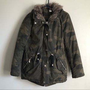 Camo army green winter jacket with fur hood